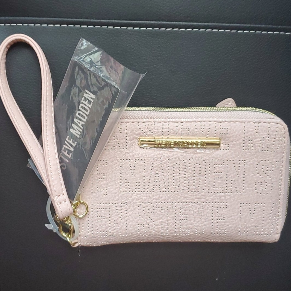 Steve Madden Wristlet